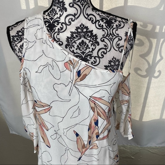1. State Printed One- Shoulder Cocktail Dress.  Super bloom. Boho cold shoulder - Picture 4 of 13